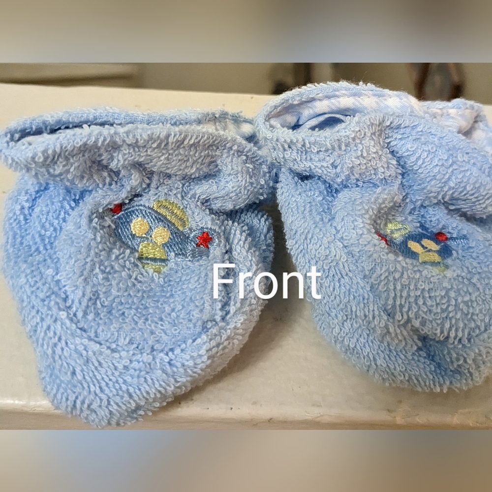 3-6 months wonder nation Blue fuzzy slippers